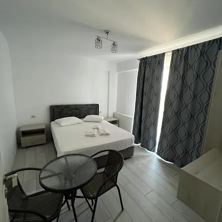 Πανσιόν Luxury By Saray